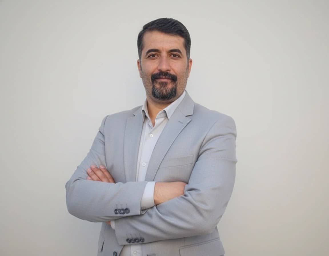 مهندس علی بهرامیان بذل، مدرس و سازنده پروژههای عمرانی با بیش از ۲۰ سال سابقه در اجرای و نظارت ساختمان و برگزاری دورههای آموزشی در زمینه گزارشنویسی و نظام فنی ساختمان – فنون عمران